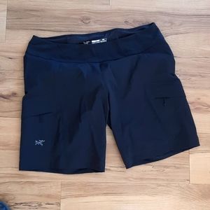 Arct'eryx Sabria Shorts